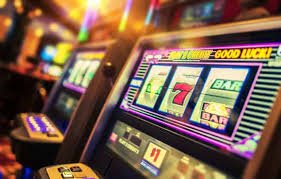 Pengguna lesehantoto akses menggunakan ponsel pintar dengan tampilan sportsbook dan slot